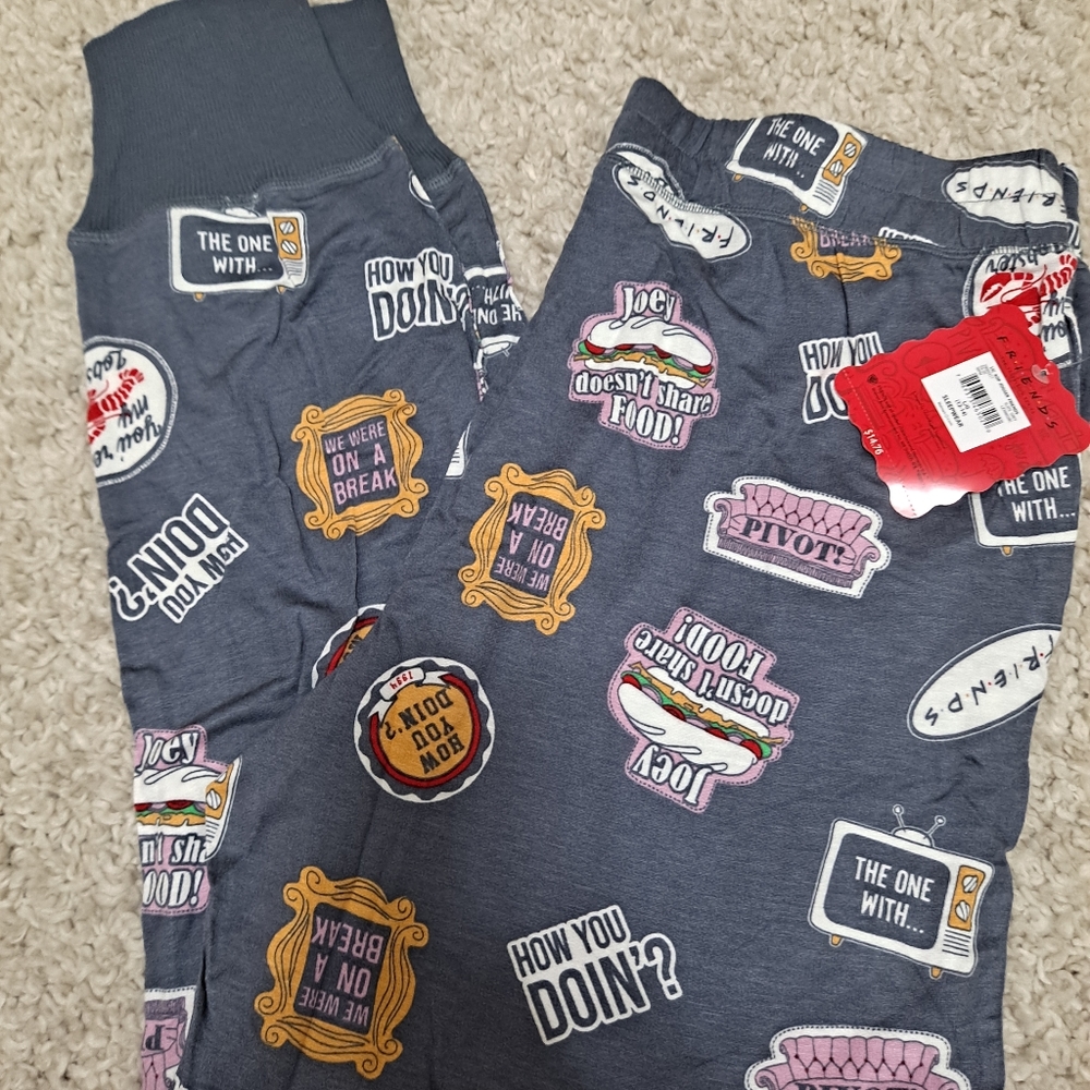 Friends Pajama set. Size large-runs big - Picture 2 of 2